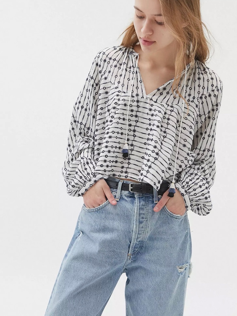 UO Dylan Embroidered Boho Top Cotton Embroidered Cropped V-Neck Long Sleeve M